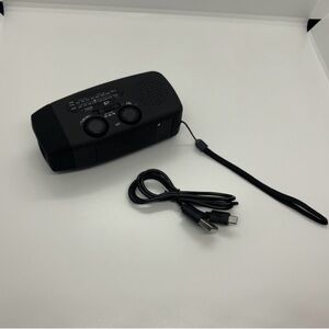 Emergency Weather Crank Radio Charger
Flashlight *Brand New In Box*